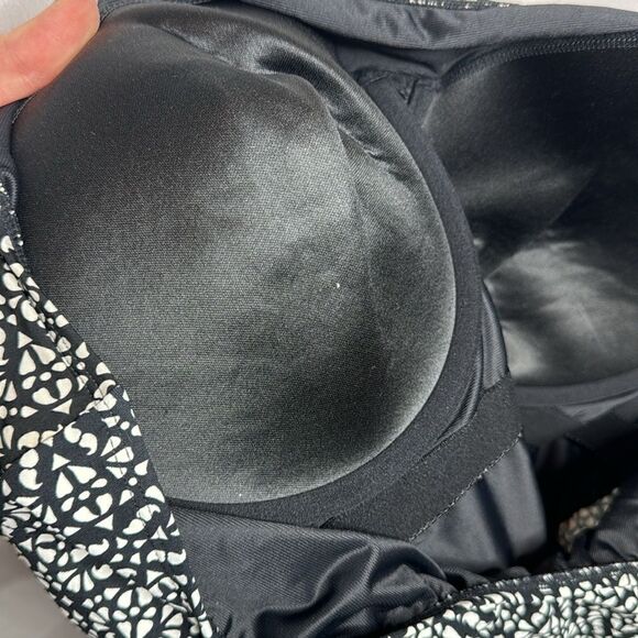 L.L.Bean Geometric Print UPF 50+ One Piece Swimsuit. Size 18 D Cup. - Picture 8 of 13